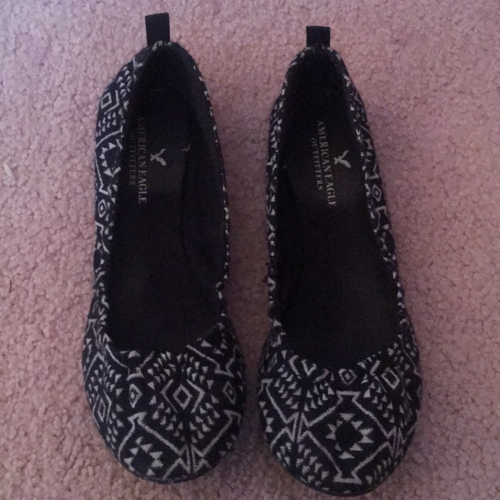 Black and white Aztec Print flats✨